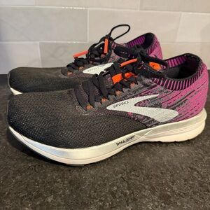 Brooks Women's Ricochet Road Athletic Running Shoes Size 7.5 EUC